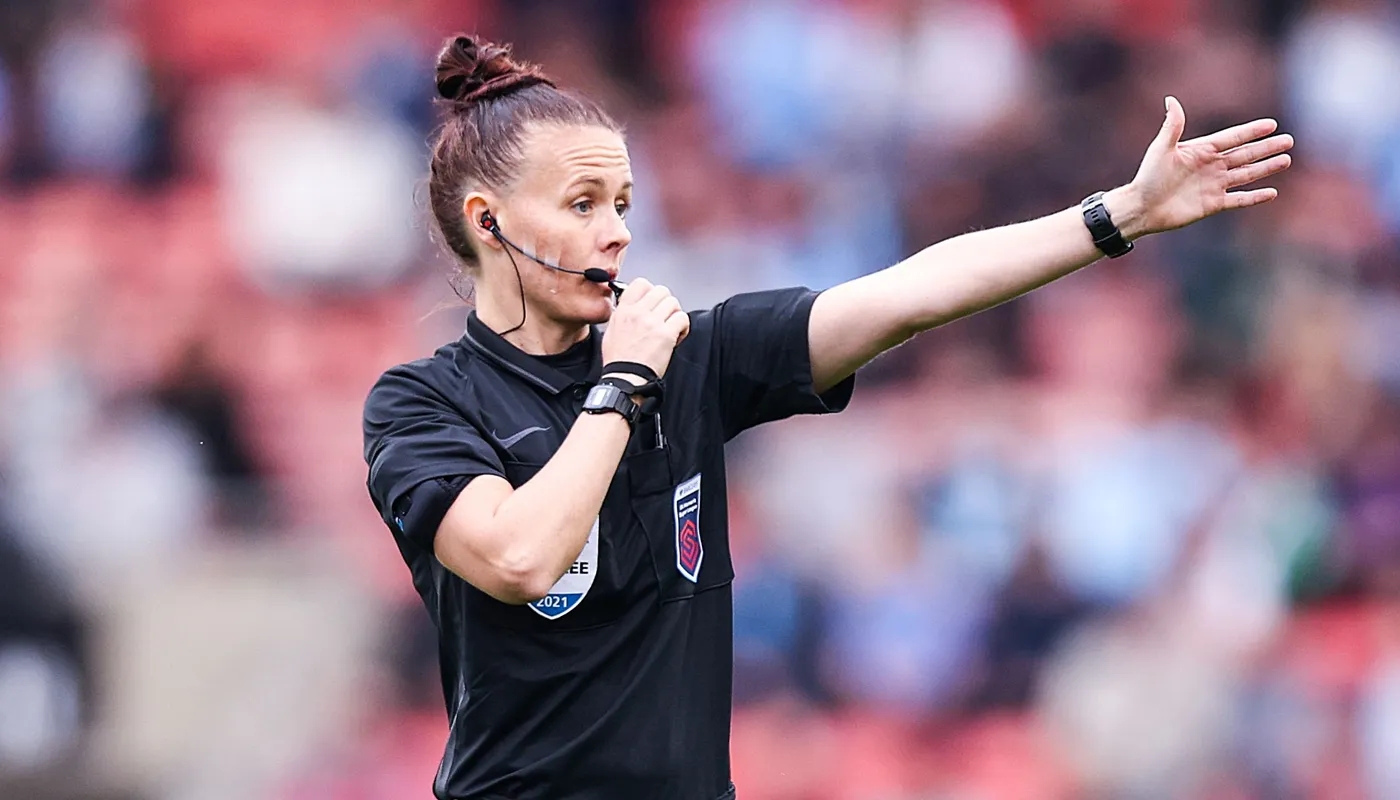 Матч АПЛ вперше розсудить жінка. Хто така Ребекка Велч